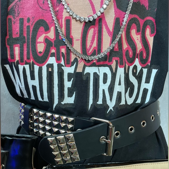 High class white trash! Get our exclusive Julia Fox trashy tee size Large Men’s - Picture 11 of 11